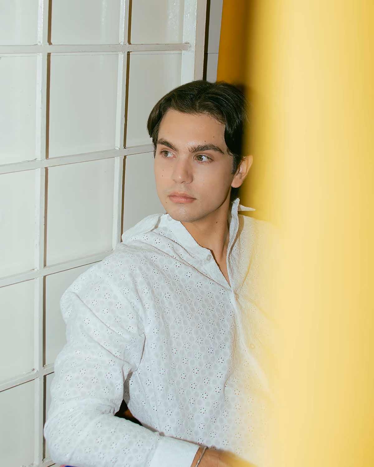 Santiago Terán retratado por Yaz Reve para Revista Serena 01.