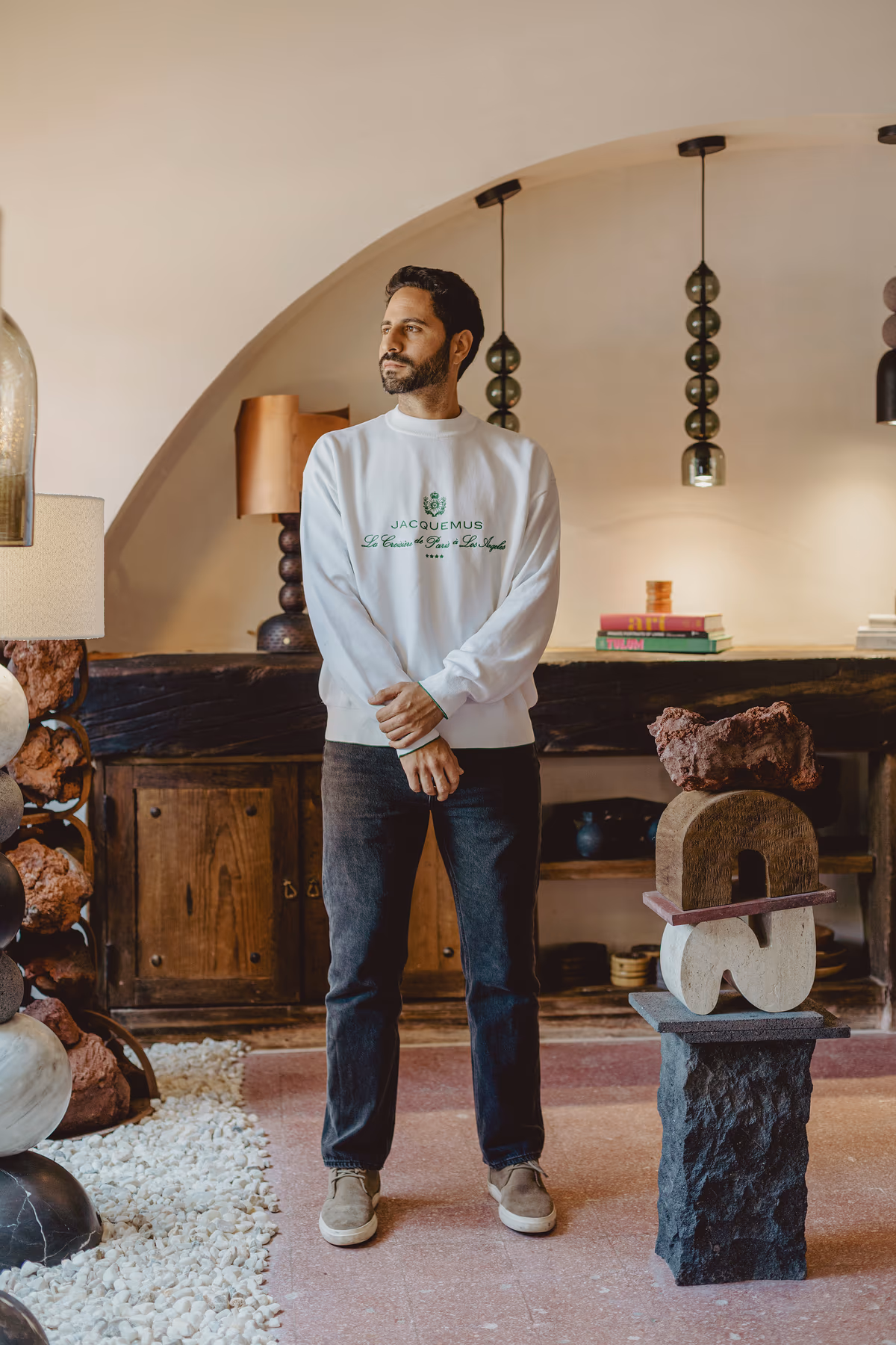 El diseñador Daniel Orozco en su tienda de CDMX