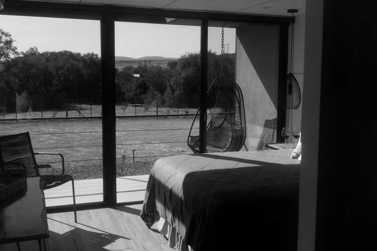 Conexión con el entorno: paisaje desde las habitaciones en contenedores marítimos reutilizados de Hotel Valle 20