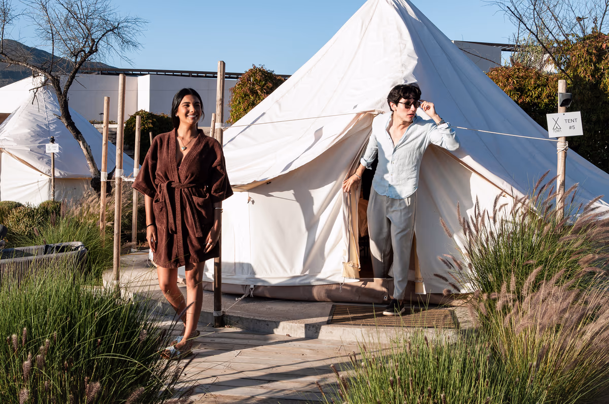 Sunset tent en Yuma Glamping, Fotografía por Cristhian Noriega.